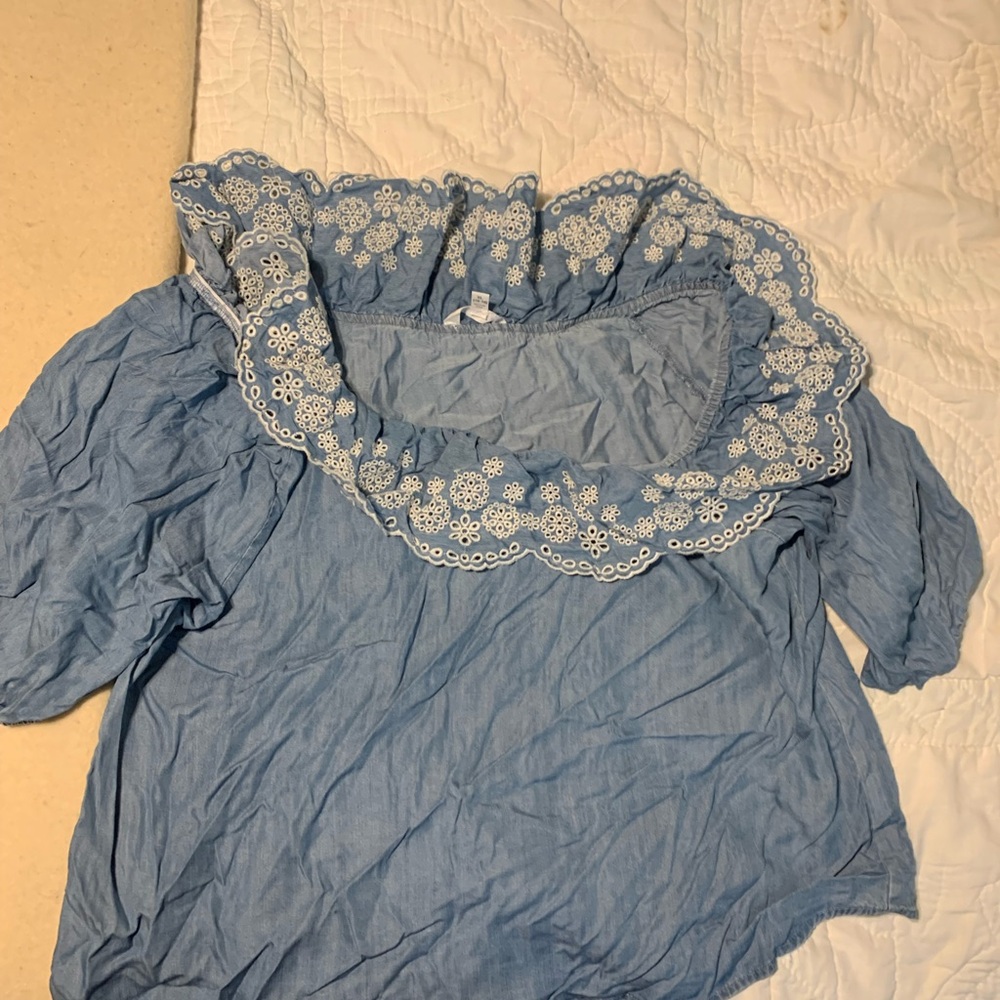 Chic Blue Women's Blouse with Lace Detail